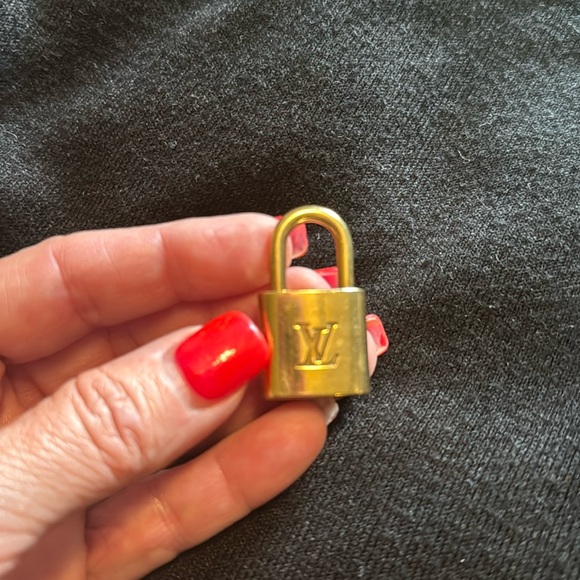 Authentic Louis Vuitton #324 Lock and Key - Picture 4 of 5